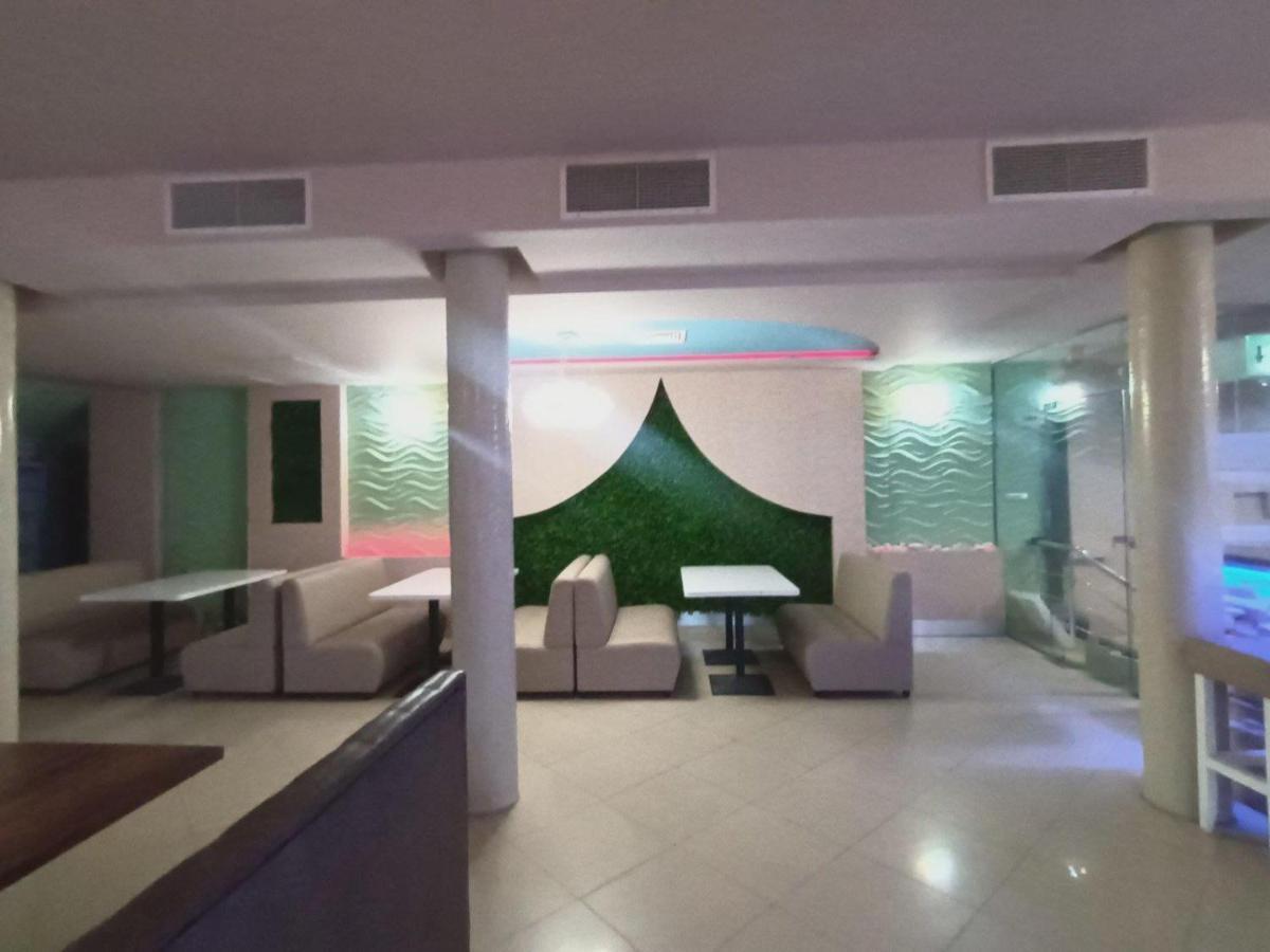 Danita Apartments & Diva Restaurant Bbq&Pool Bar Warna Exterior foto