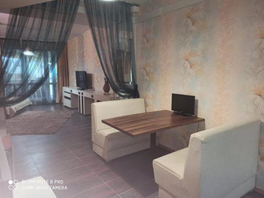 Danita Apartments & Diva Restaurant Bbq&Pool Bar Warna Exterior foto