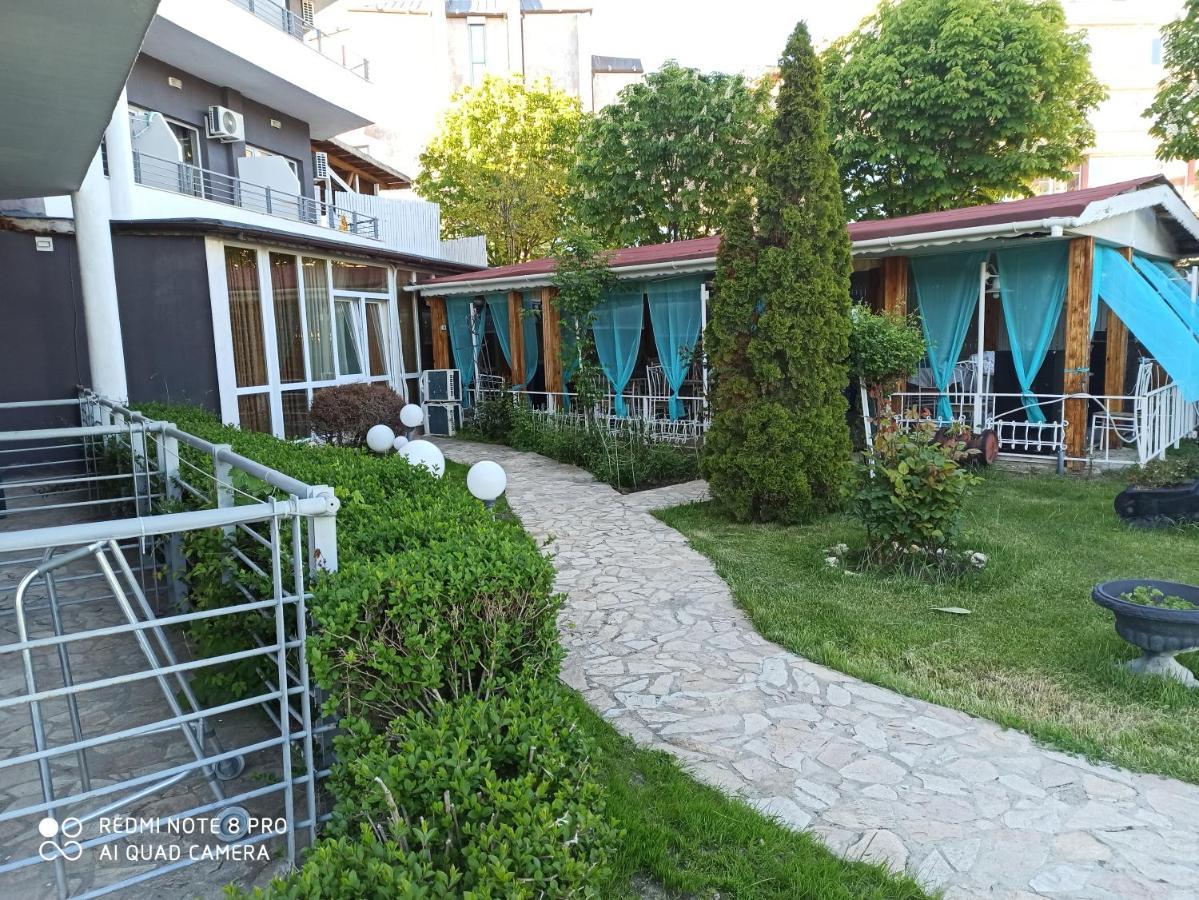 Danita Apartments & Diva Restaurant Bbq&Pool Bar Warna Exterior foto