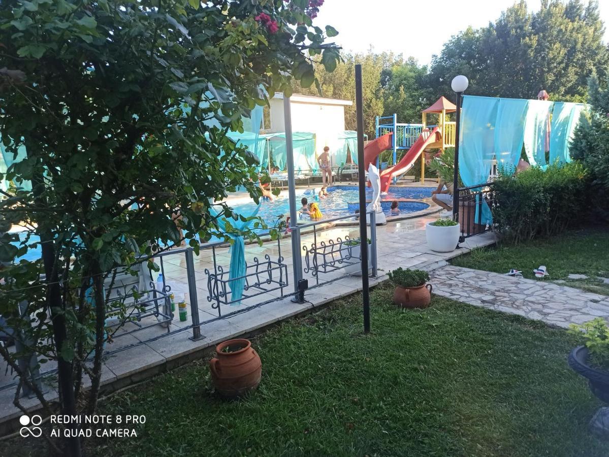 Danita Apartments & Diva Restaurant Bbq&Pool Bar Warna Exterior foto