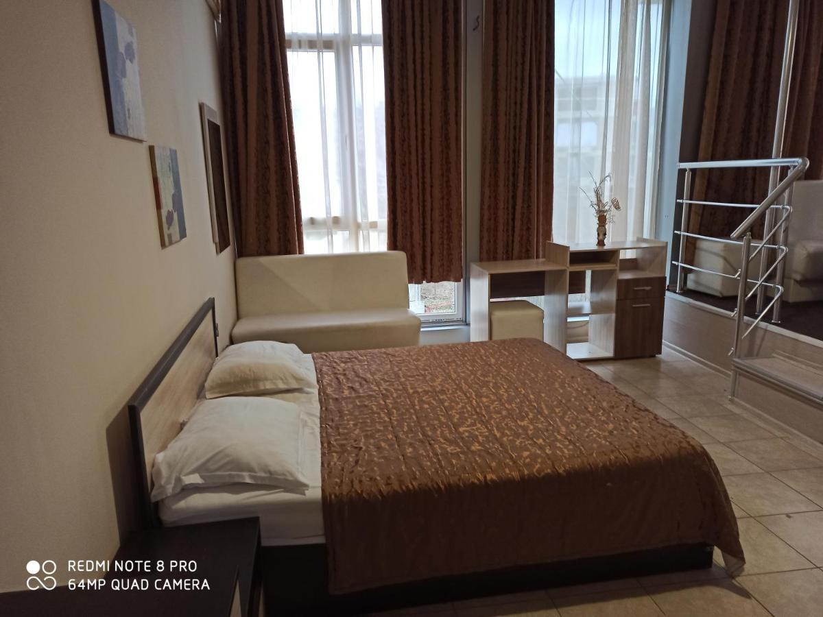 Danita Apartments & Diva Restaurant Bbq&Pool Bar Warna Exterior foto