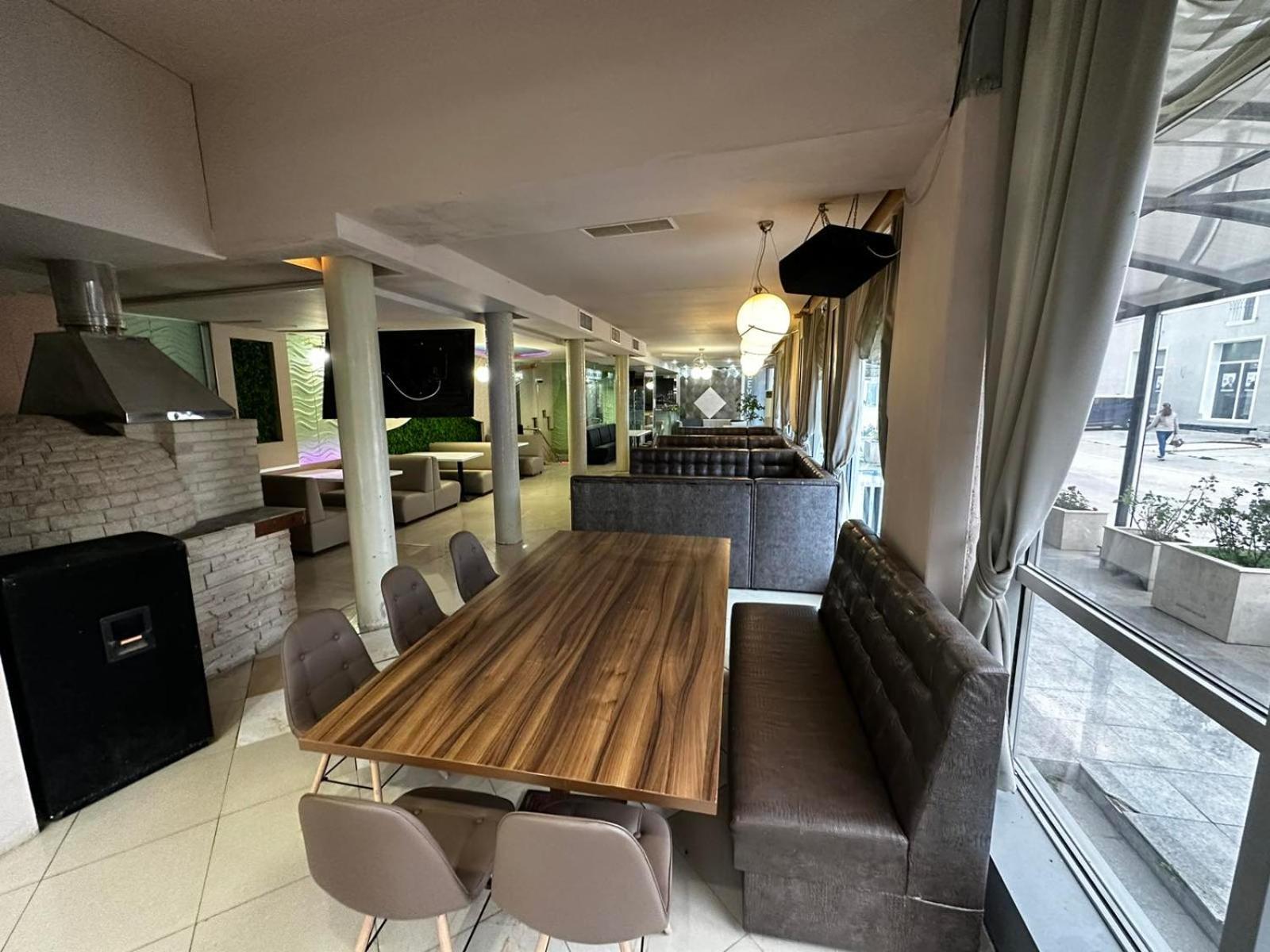 Danita Apartments & Diva Restaurant Bbq&Pool Bar Warna Exterior foto